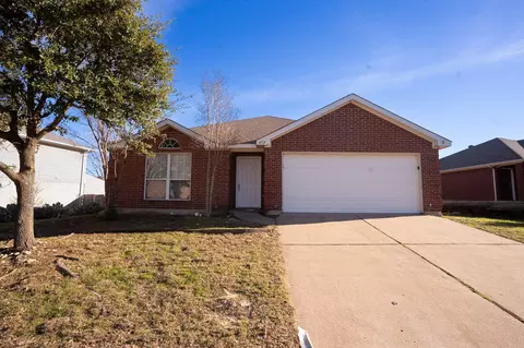 412 Heritage Dr, Crowley, TX 76036