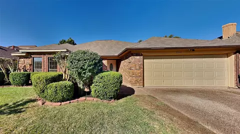 7700 Harmony Dr, Fort Worth, TX 76133