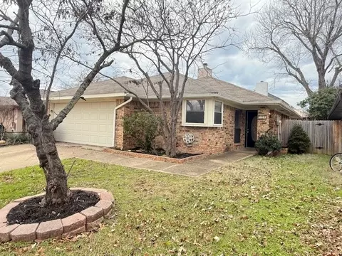 920 Boxwood Dr, Lewisville, TX 75067