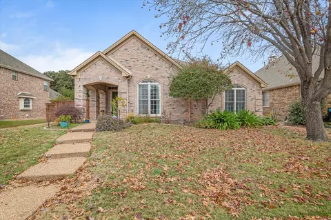 319 Andre Dr, Irving, TX 75063