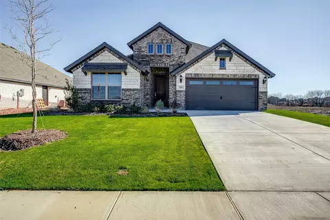 560 Holiday Ave, Waxahachie, TX 75165