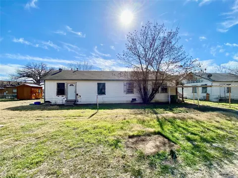 1105 SW 13th St, Mineral Wells, TX 76067