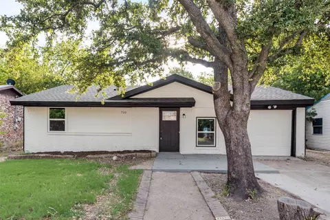 710 Pangburn St, Grand Prairie, TX 75051