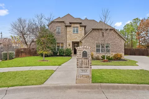 912 Canvasback Ct, Euless, TX 76039