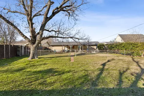 757 Briarwood Ln, Hurst, TX 76053