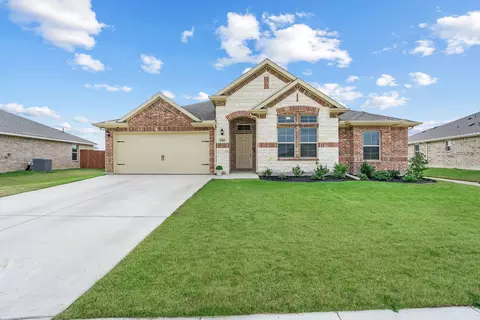 4704 Elite Dr, Sanger, TX 76266