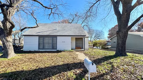 916 N Morris St, Gainesville, TX 76240