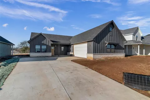 2040 Salina Cir, Granbury, TX 76048