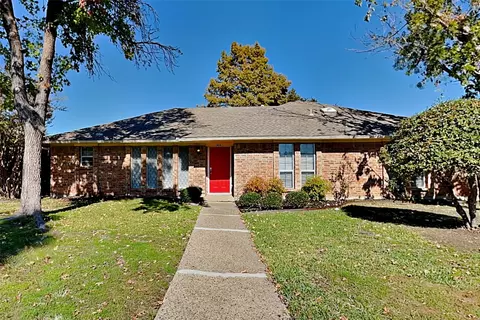 1929 Sussex Dr, Carrollton, TX 75007