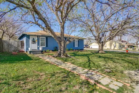 835 Ronald St, White Settlement, TX 76108
