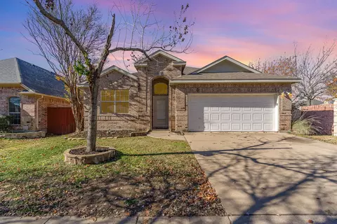 206 Sandpoint Dr, Mansfield, TX 76063