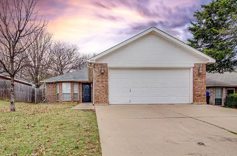 1300 Hidden Glade Dr, Mansfield, TX 76063