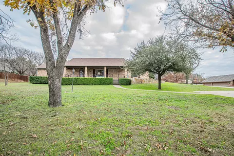 208 Paint Pony Trl N, Fort Worth, TX 76108