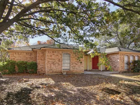 3825 Memphis Ln, Fort Worth, TX 76133