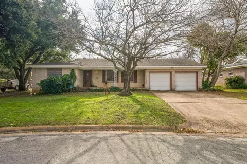 1508 White Way Dr, Arlington, TX 76013
