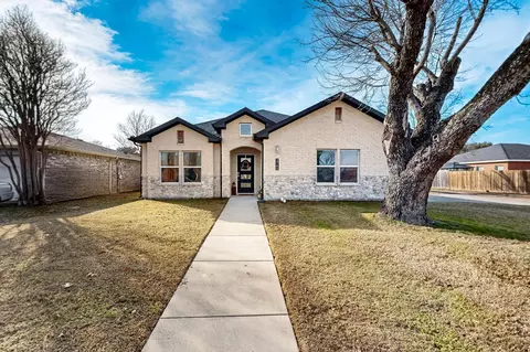 2745 Town North Dr, Lancaster, TX 75134