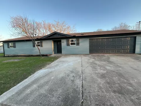 361 Shoreline Dr, Azle, TX 76020