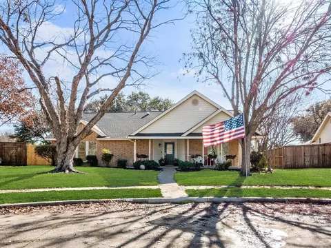 238 Creekside Ln, Coppell, TX 75019