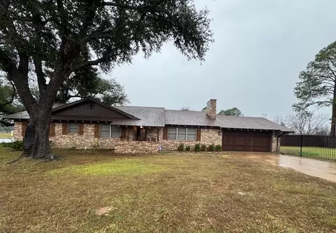 105 N Palm St, Van, TX 75790