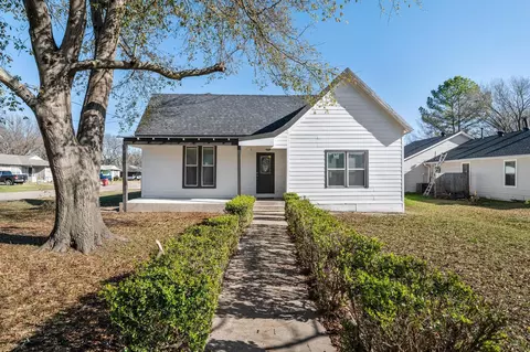 1820 Franklin Ave, Bonham, TX 75418