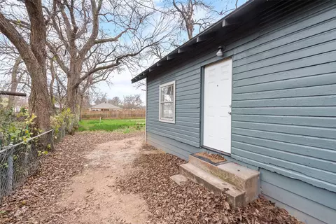 Exterior - 3238 Spring Ave, Dallas, TX 75215 photo 3 of 6