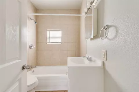 Bath - 3238 Spring Ave, Dallas, TX 75215 photo 1 of 1