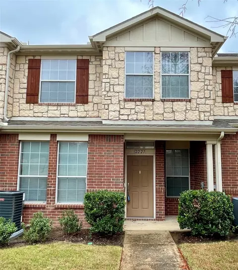 2221 Canterbury Park Dr, Grand Prairie, TX 75050