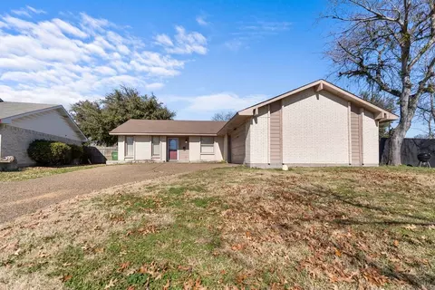 825 Greenbriar Dr, Garland, TX 75043