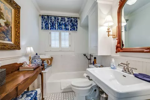Bath - 205 Johnson St, Terrell, TX 75160 photo 1 of 5