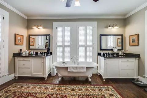 Bath - 205 Johnson St, Terrell, TX 75160 photo 4 of 5