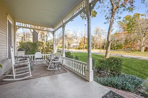 Exterior - 205 Johnson St, Terrell, TX 75160 photo 3 of 9