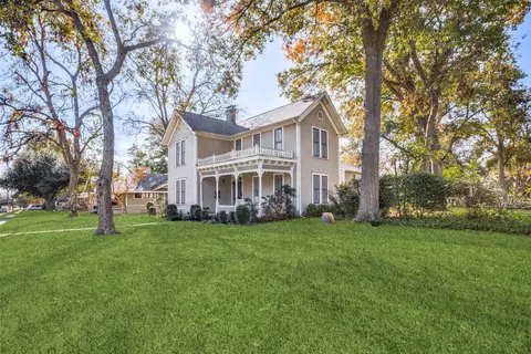 Exterior - 205 Johnson St, Terrell, TX 75160 photo 2 of 9
