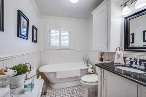 Bath - 205 Johnson St, Terrell, TX 75160 photo 2 of 5