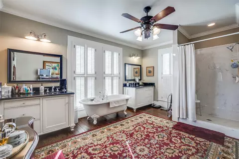 Bath - 205 Johnson St, Terrell, TX 75160 photo 3 of 5