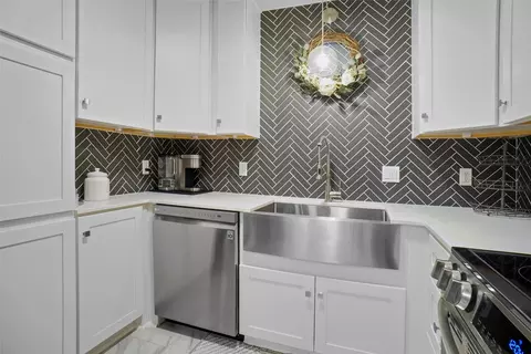904 Chateau Valee Cir, Bedford, TX 76022