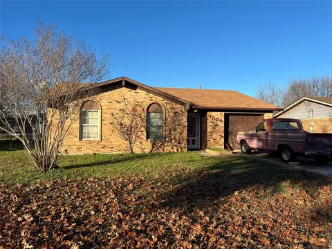 1509 Patricia Dr, Gainesville, TX 76240