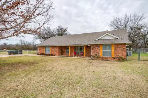 201 Fox Ln, Burleson, TX 76028