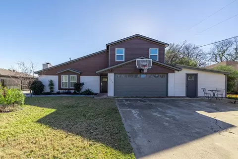 1225 Mockingbird Dr, Grapevine, TX 76051