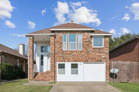 731 Meadowcreek Ct, Garland, TX 75043