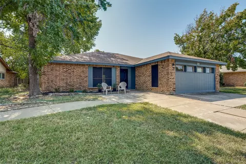 2537 Seven Hills Dr, Grand Prairie, TX 75052
