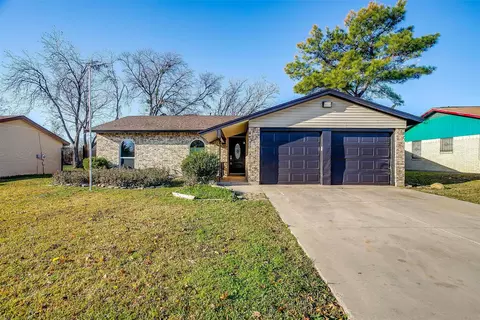 633 Windsor Dr, Everman, TX 76140 photo 2