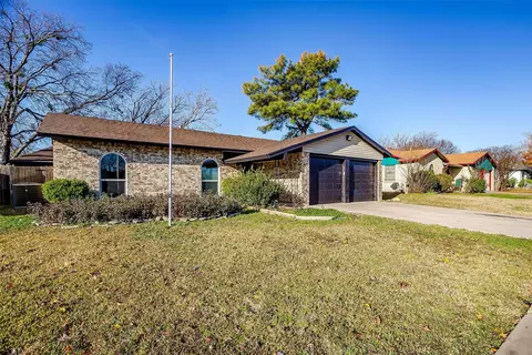 633 Windsor Dr, Everman, TX 76140 photo 3