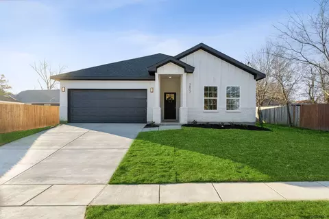 3807 Pickett St, Greenville, TX 75401