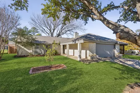 1304 Laurel Dr, Arlington, TX 76012