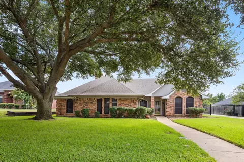1018 Shady Oak Trl, Mansfield, TX 76063