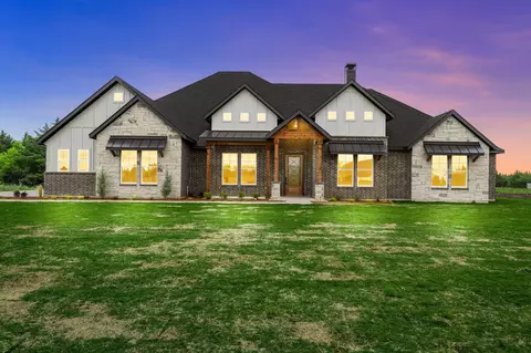 1421 Westgrove Ln, Waxahachie, TX 75165