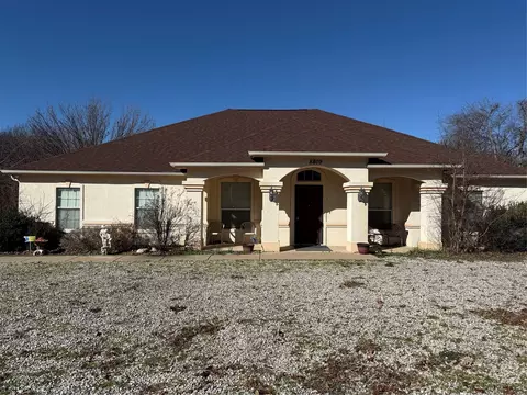 8809 Glen Hollow Dr, Fort Worth, TX 76179
