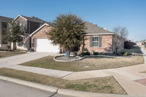 1833 Waggoner Dr, Aubrey, TX 76227
