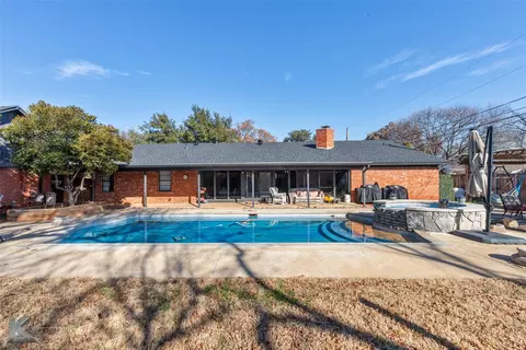 2158 River Oaks Cir, Abilene, TX 79605