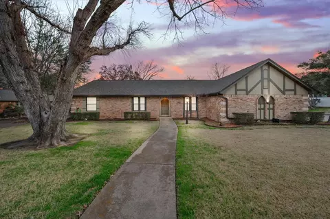 2513 Marian St, Grand Prairie, TX 75050